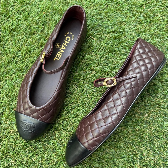 CHANEL CC LOGO BURGUNDY BROWN LEATHER MARYJANE BALLET FLATS SHOES CAP TOE 38 NEW - Picture 1 of 14